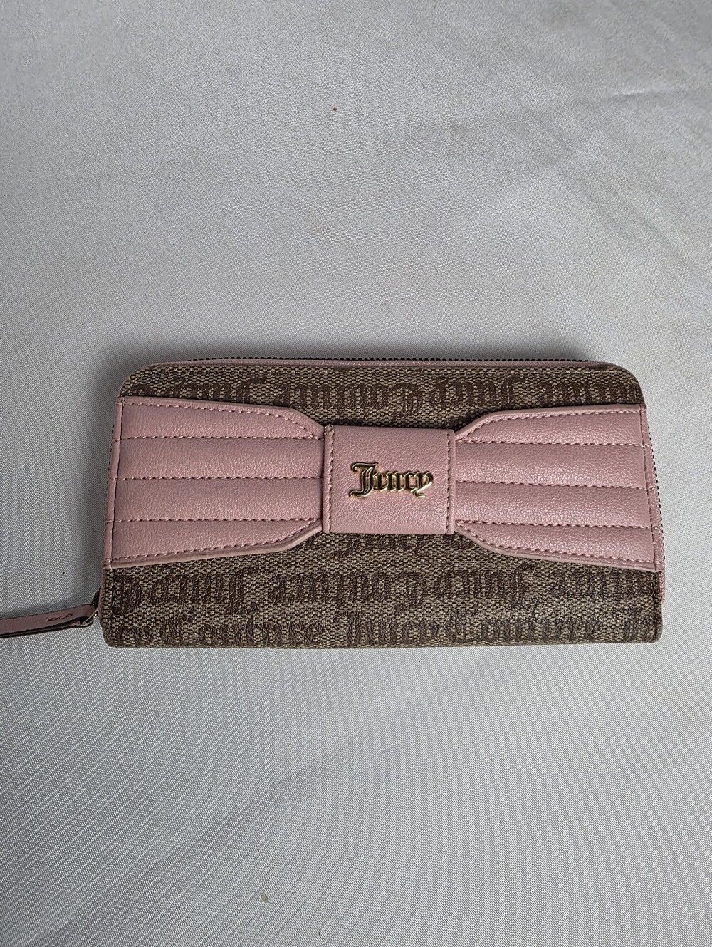 Juicy Couture NWOT Pink Beige Zip Around Wallet Bow